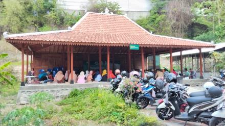 Warga Jeblog Antusias Belajar Pengelolaan Sampah ke Guwosari Pajangan