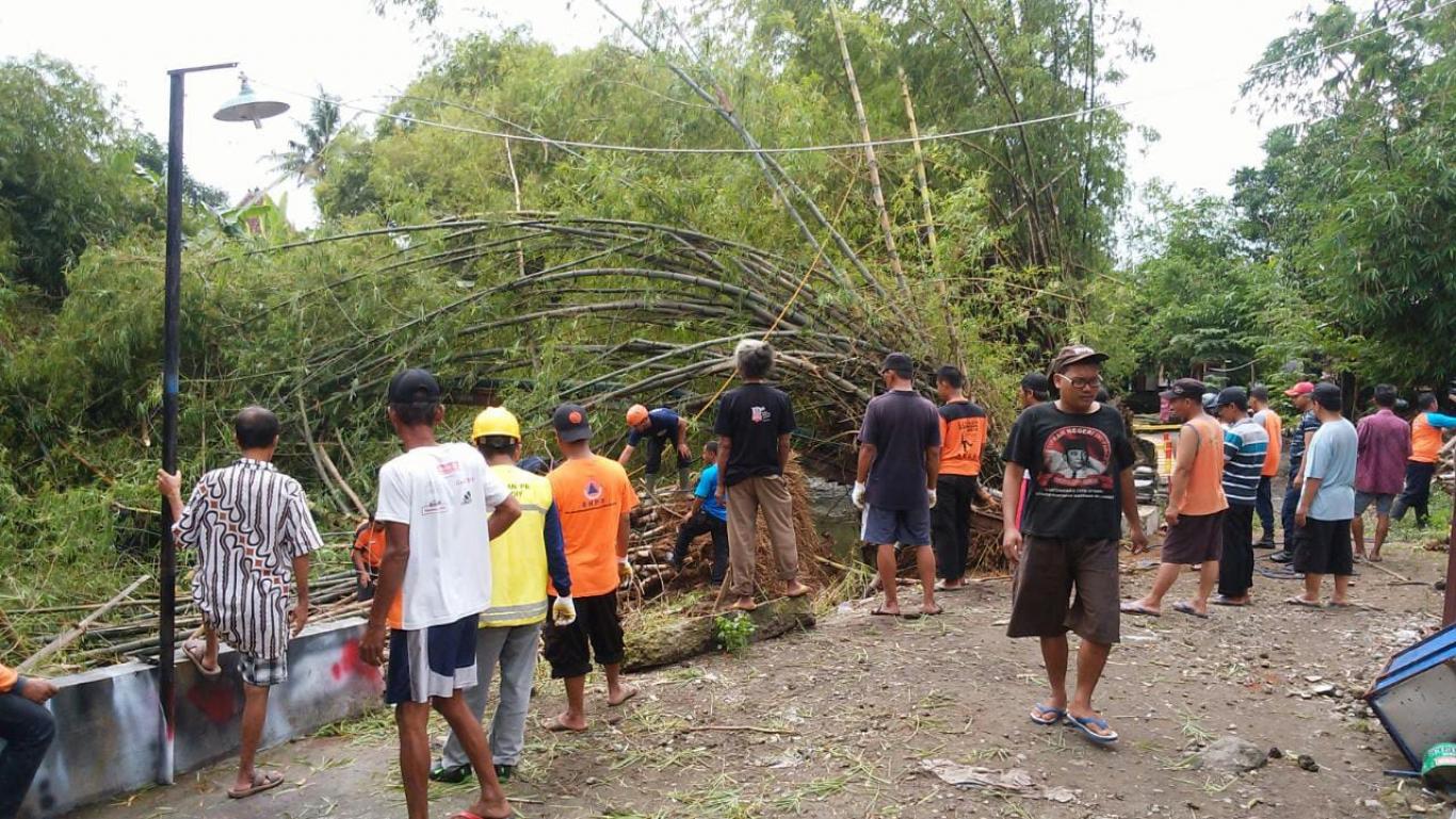 Gotong Royong Sadar Bencana - Website Desa Tirtonirmolo